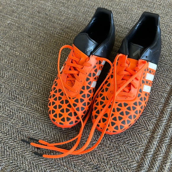 adidas Other - Adidas soccer shoes kids sz: 4